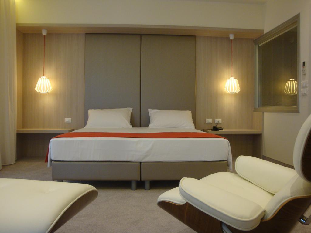 Junior Suite with Partial Sea View,173012967:JPEG