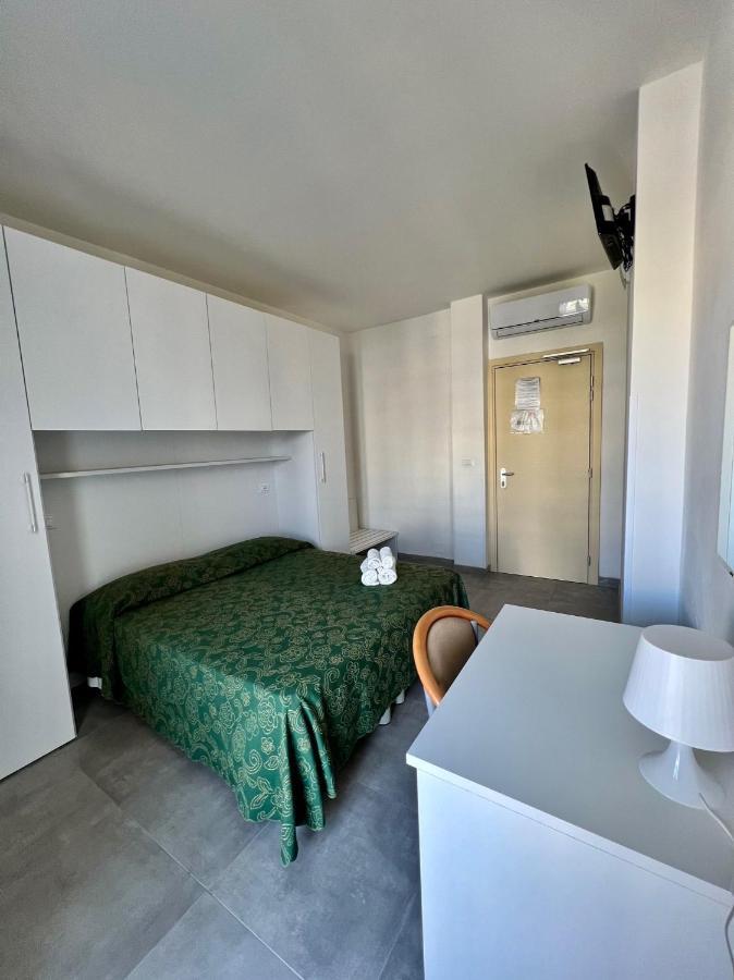 Standard Double or Twin Room,1238962732:JPEG