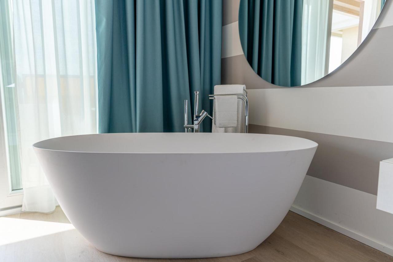 Habitación Doble Deluxe con vistas al mar y spa
