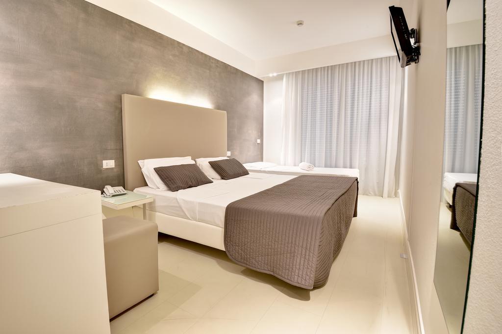 Double Room with Partial Sea View
