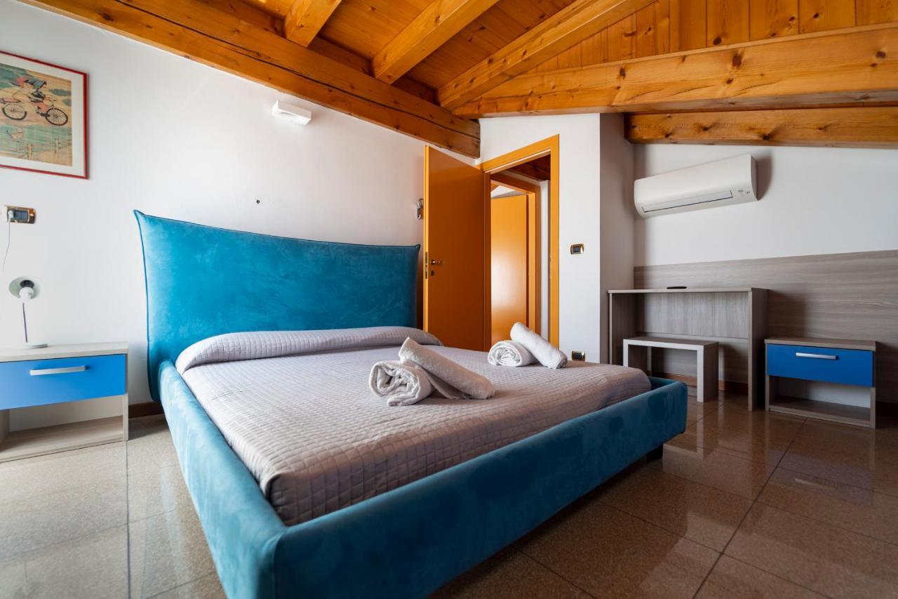 Deluxe Family Room,1415637768:JPEG