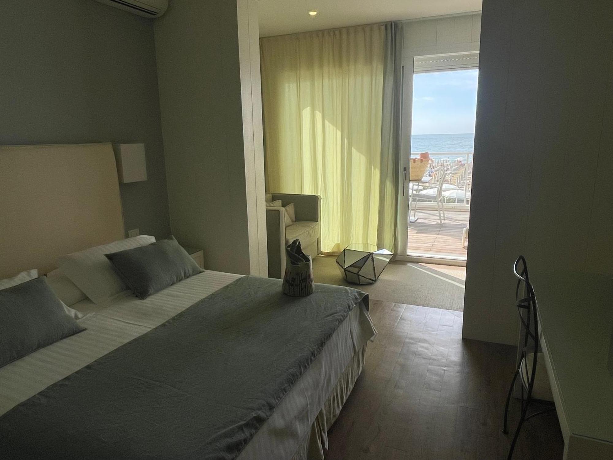 Double or Twin Room with Sea View
