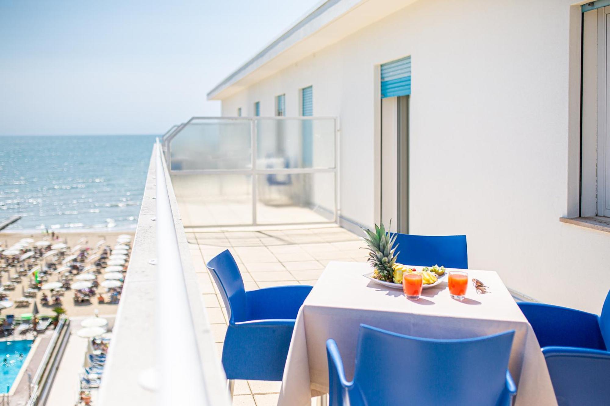 Suite mit Terrasse und teilweisem Meerblick