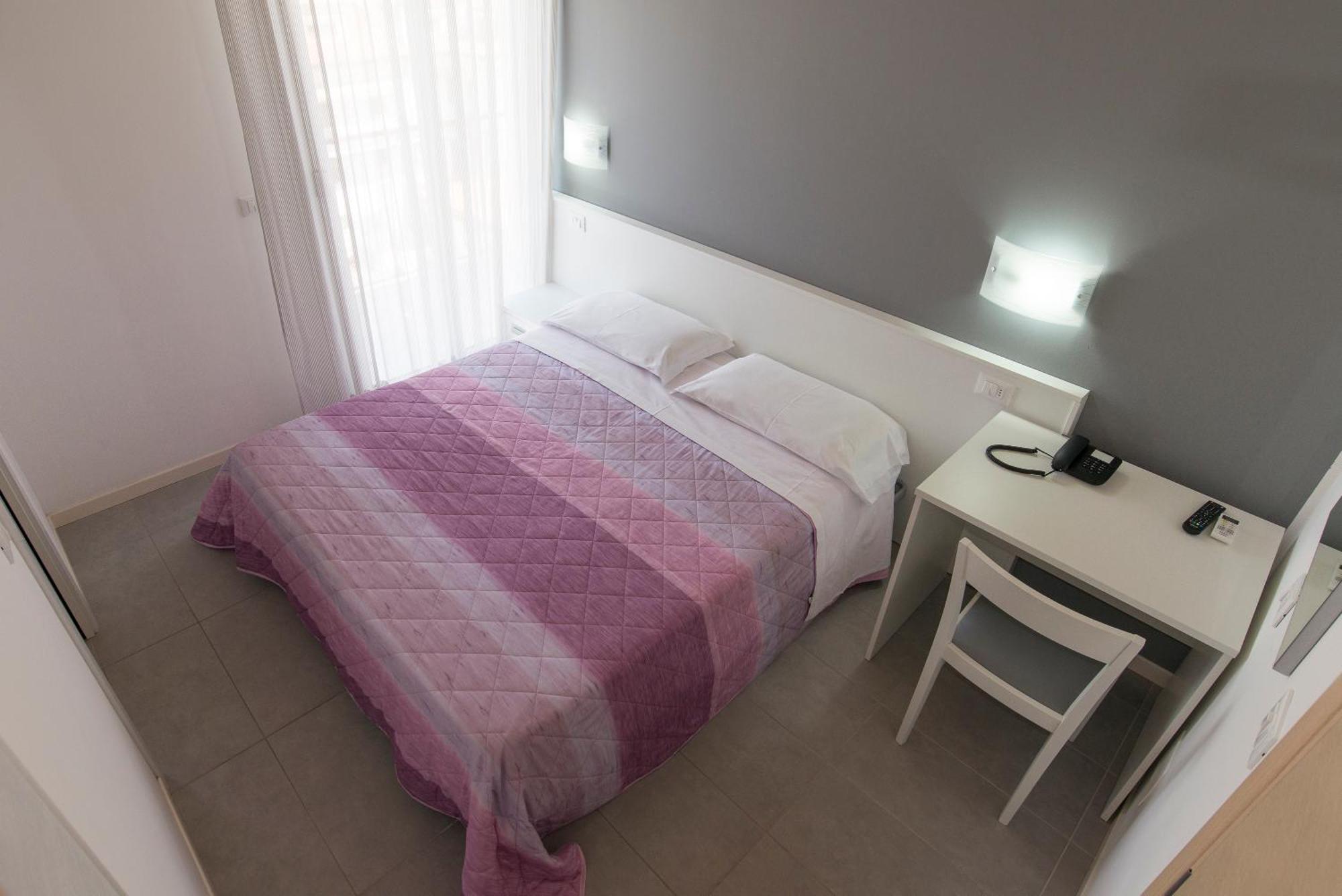 Large Double or Twin Room