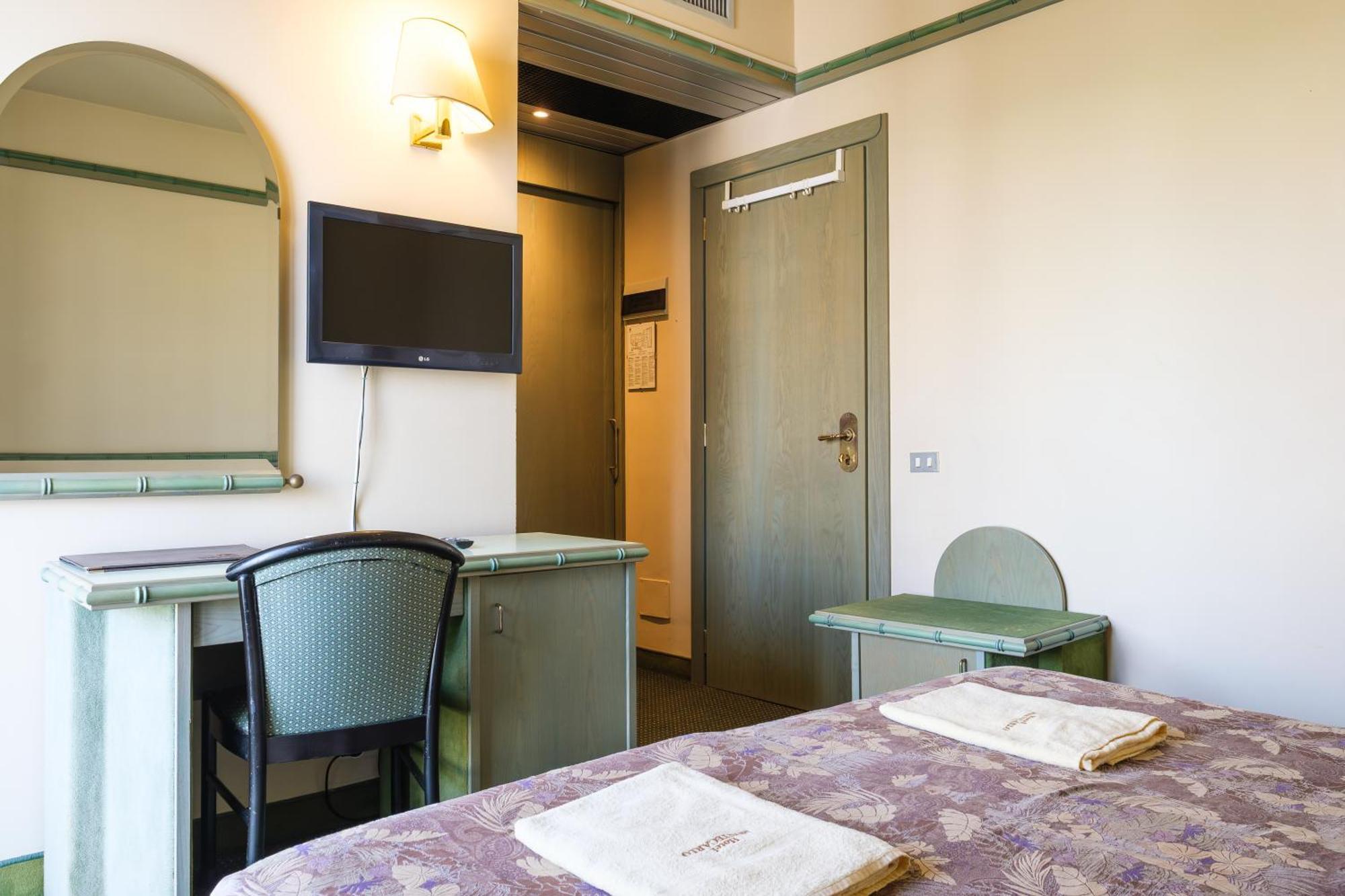 Double Room with Partial Sea View