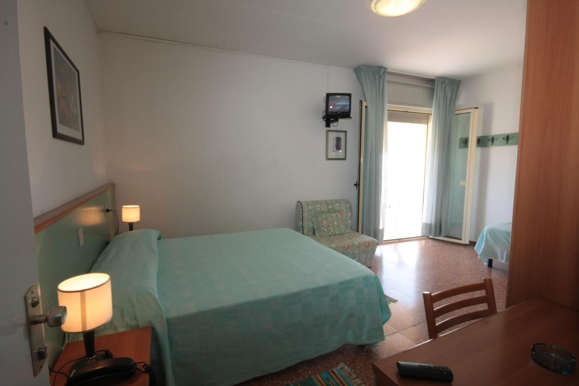 Double Room with Balcony and Side Sea View