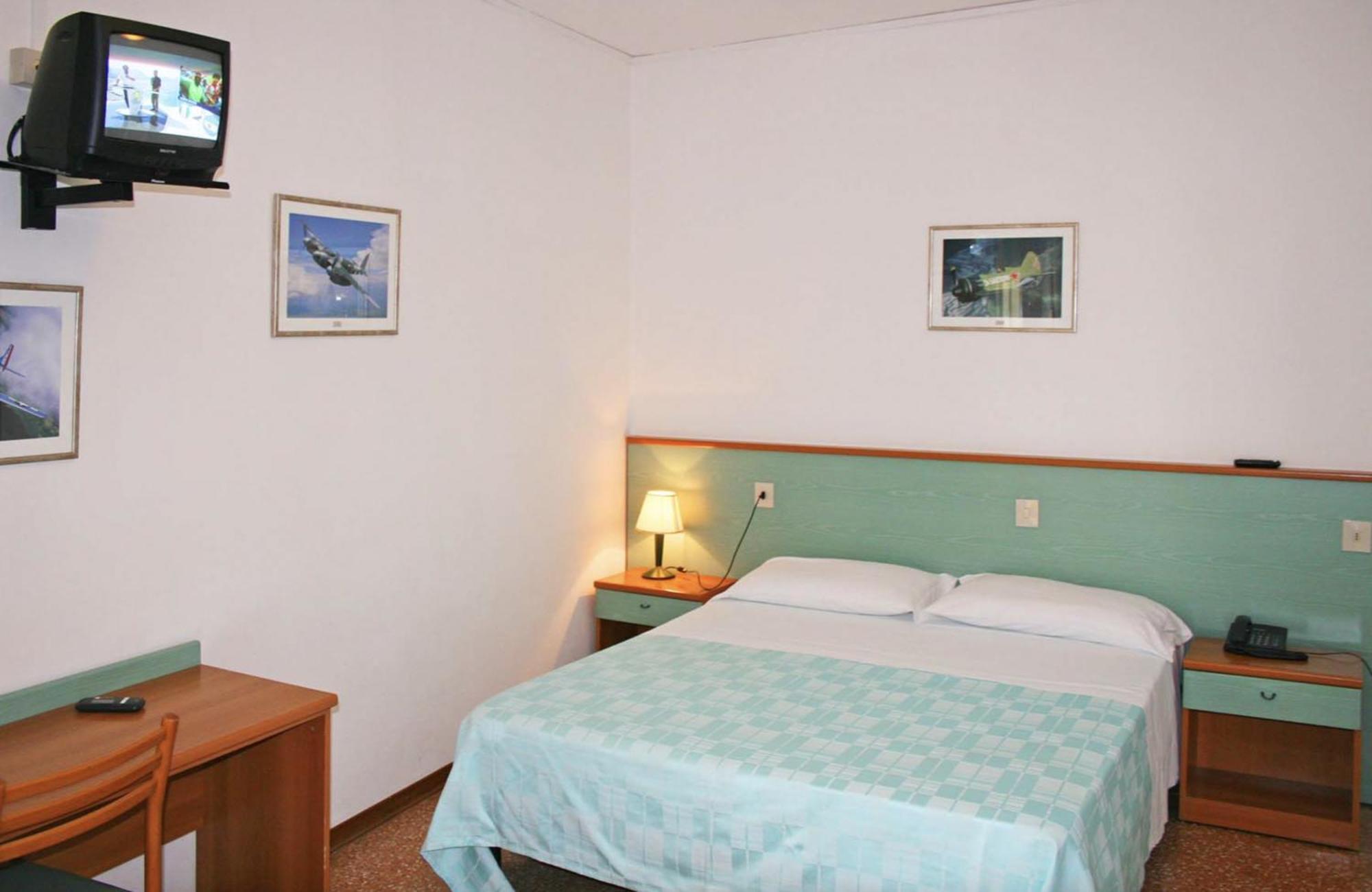 Double or Twin Room with Side Sea View