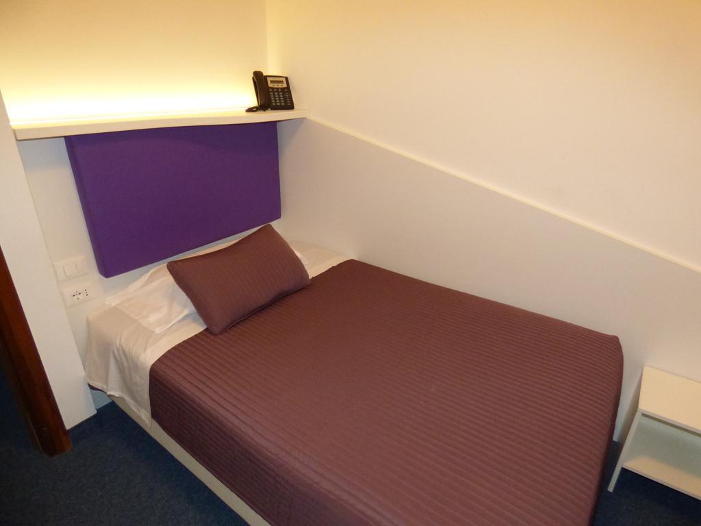 Single Room,416170329:JPEG