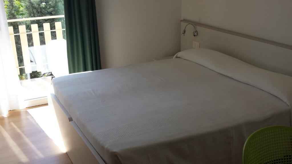 Double or Twin Room,58496548:JPEG
