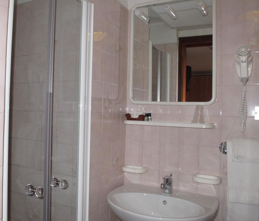 2 Zimmer mit Verbindungstür
