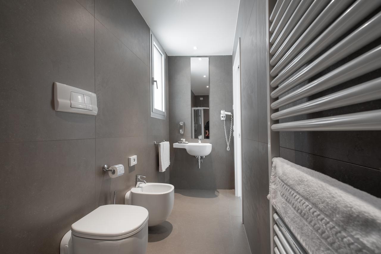 Two Connecting Rooms with Sea View