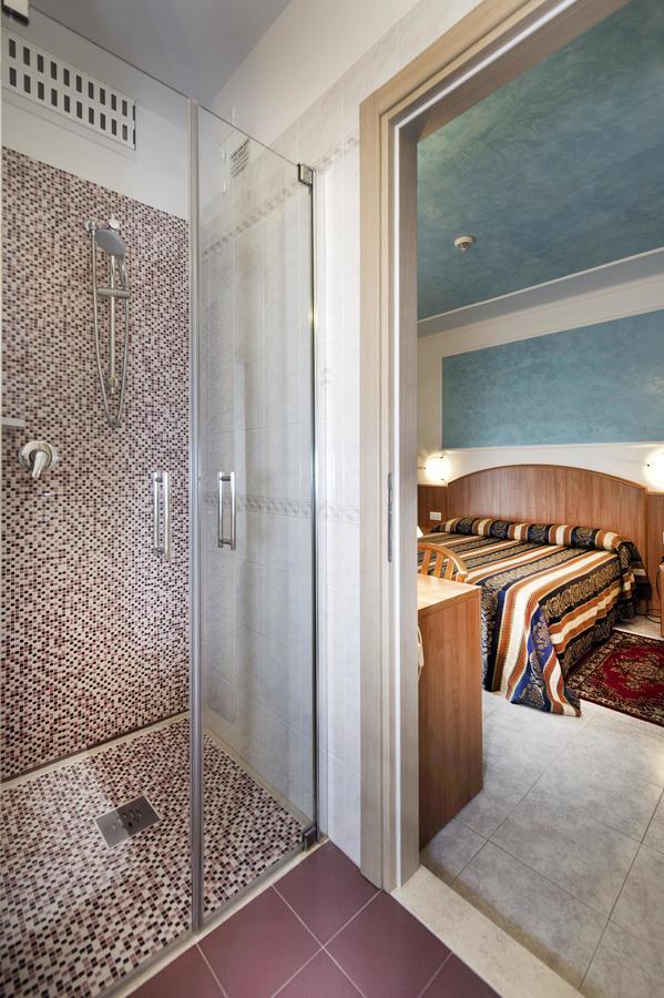 Single Room Balcony,68400287:JPEG