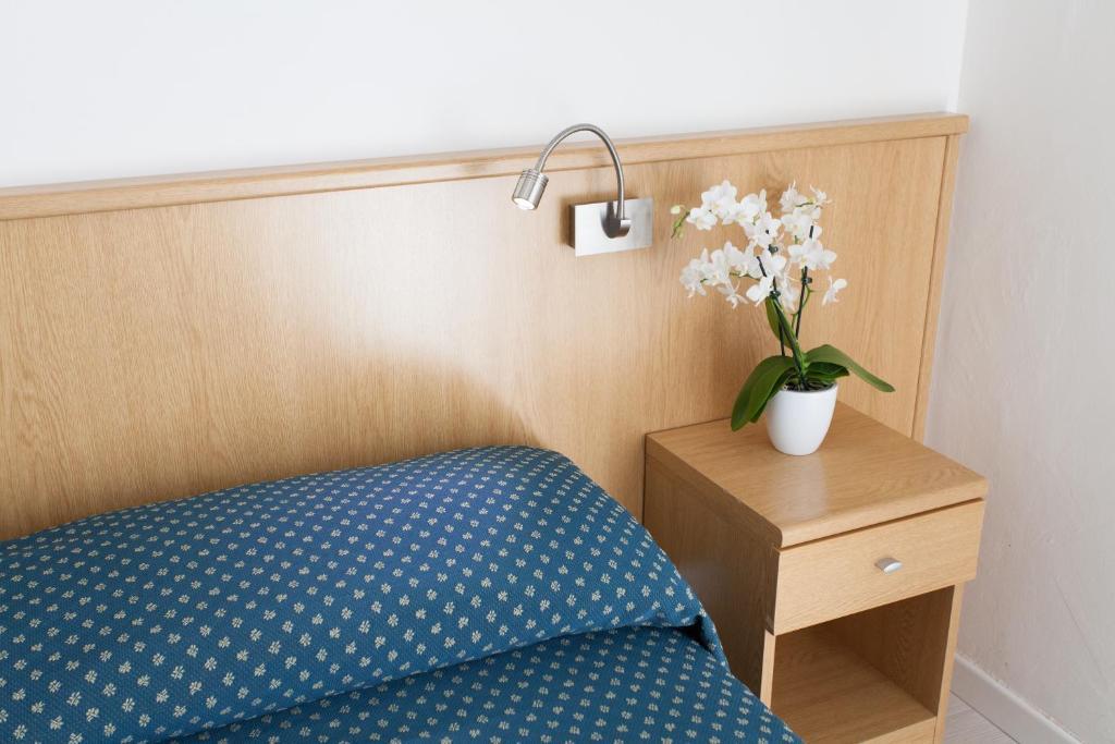 Standard Double Room,66837061:JPEG