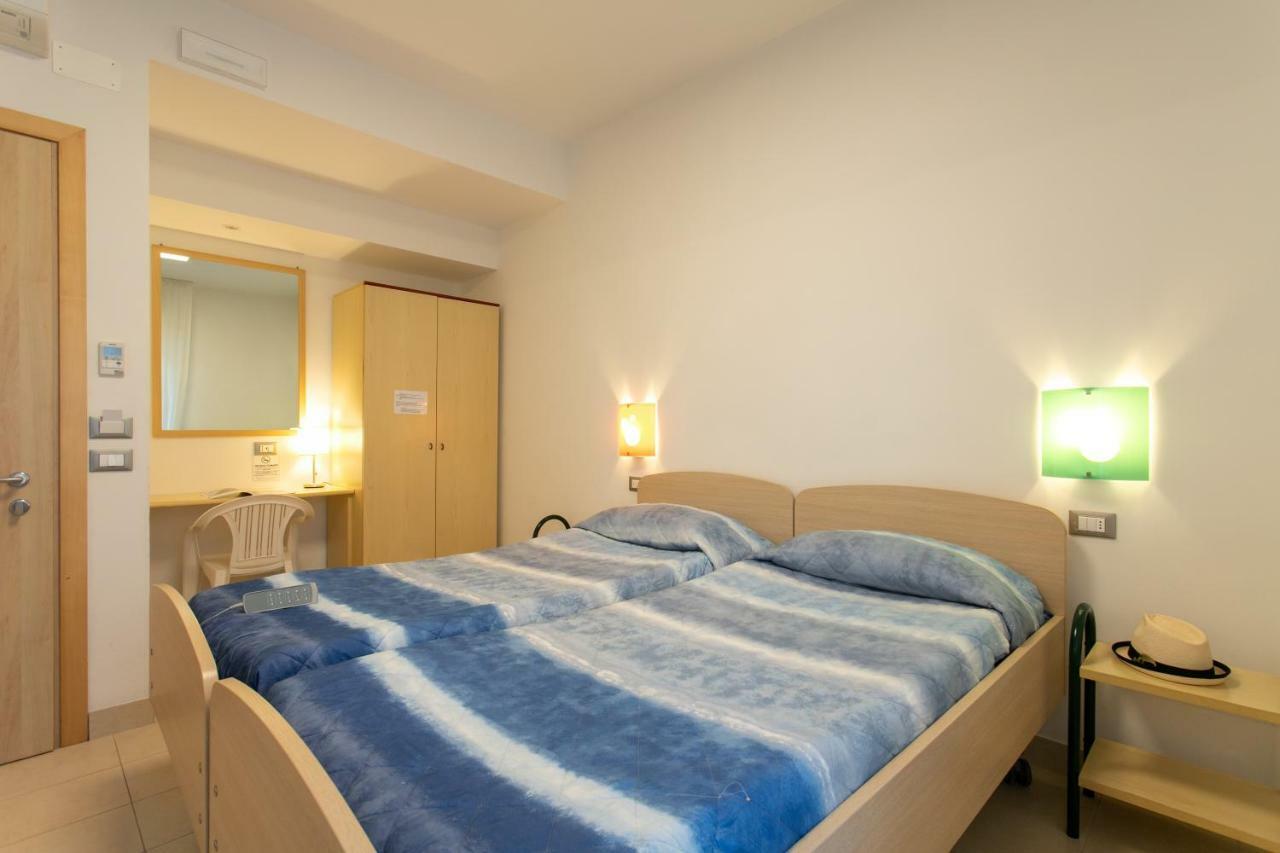 Chambre Double ou Lits Jumeaux - Accessible aux Personnes à Mobilité Réduite