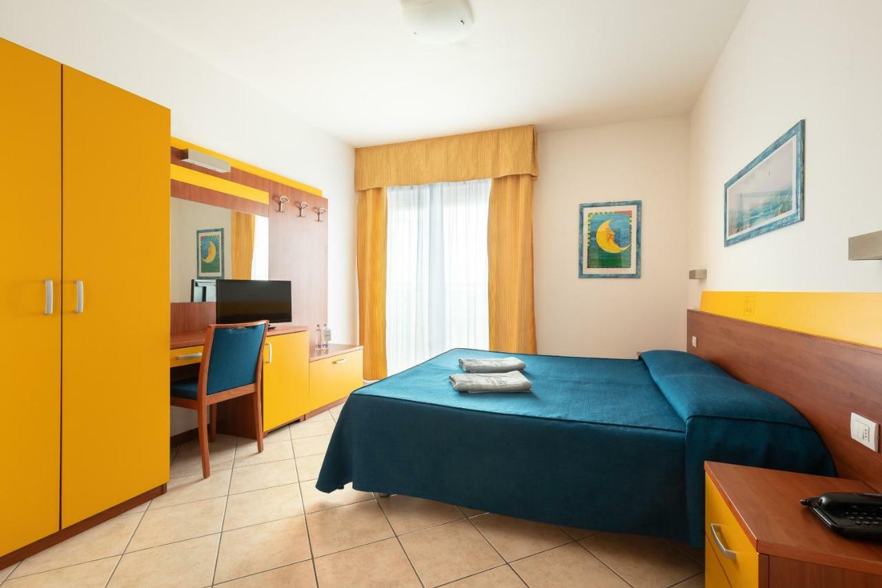 Double or Twin Room with Balcony,807222627:JPEG