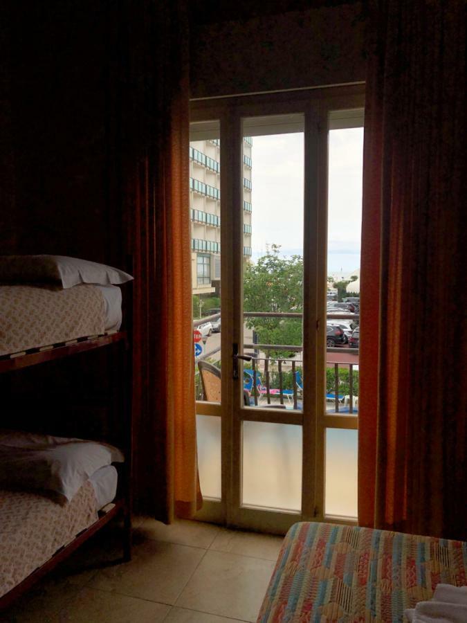 Vierpersoonskamer met Balkon en Uitzicht op Zee