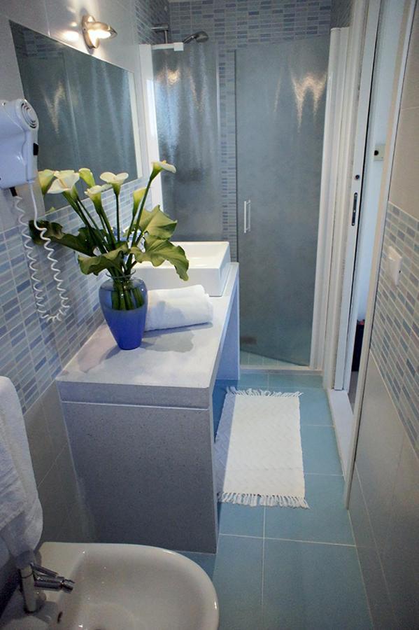 Standard Double or Twin Room,978307585:JPEG