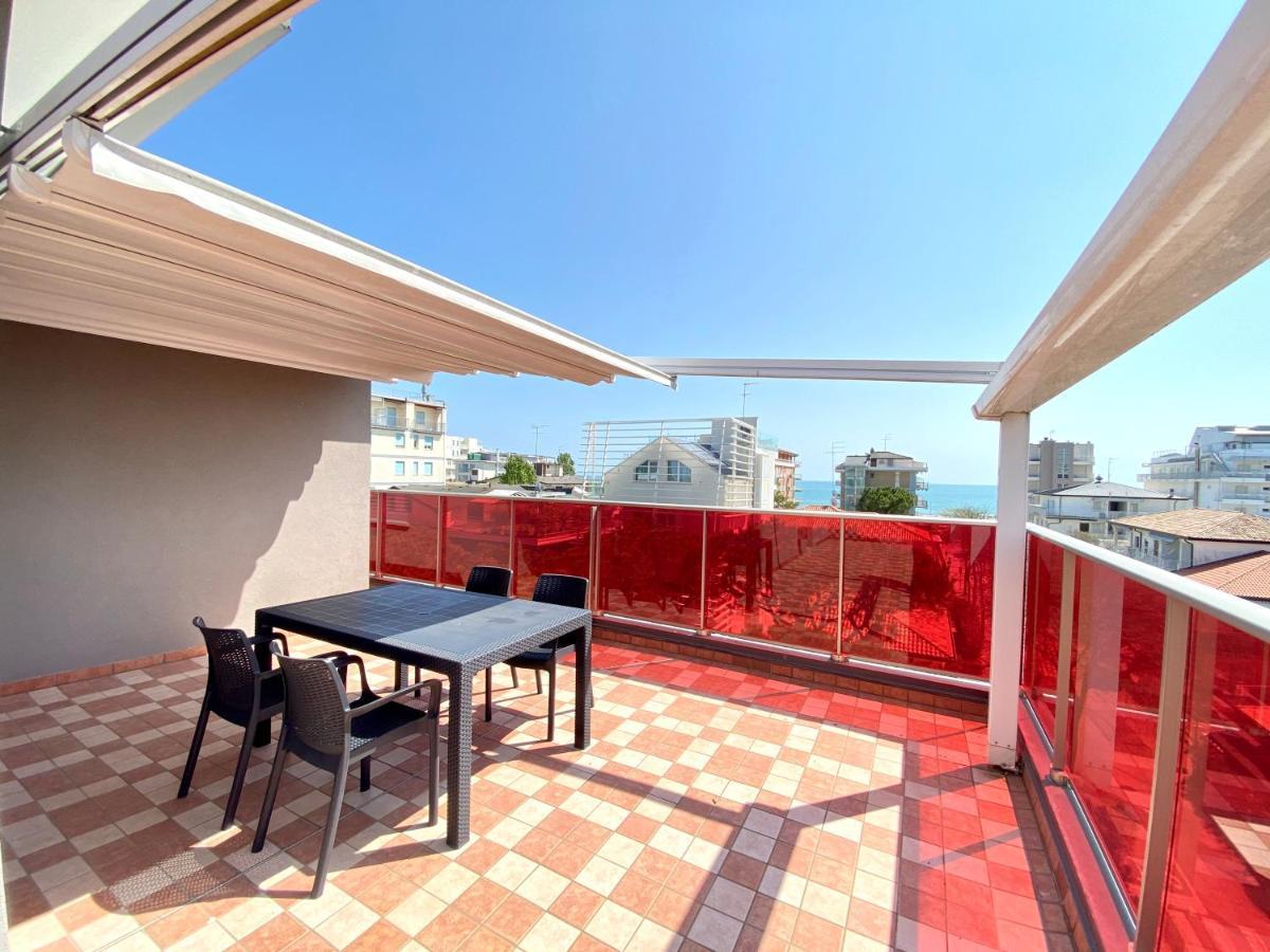 Penthouse Apartment,990744820:JPEG