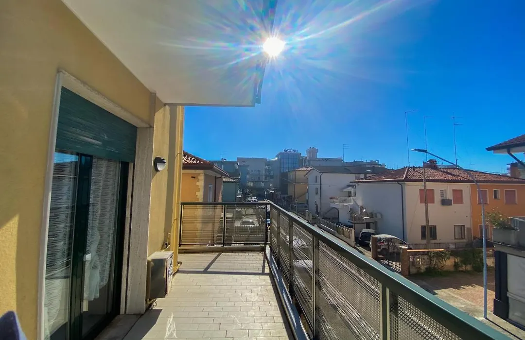 Residence Quito Piazza Mazzini 150M Dal Mare E Vicino Pista Azzurra-1