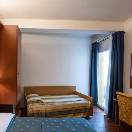 Hotel Mondial-2