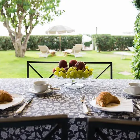 Jesolo Sea Front Garden Apartment-2
